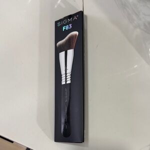 Sigma Beauty F83 Curved Kabuki Brush Box - Black